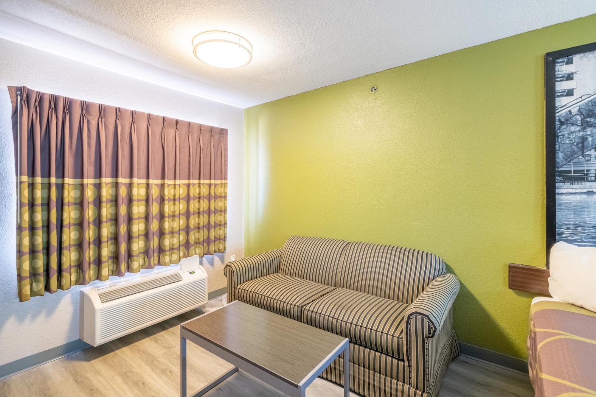 Super 8 By Wyndham San Antonio/Riverwalk Area Luaran gambar